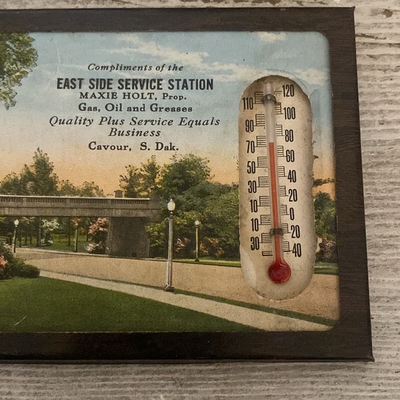 Vintage Framed 'East Side Service Station' Thermometer Wall Advertisement - Picture 4 of 7